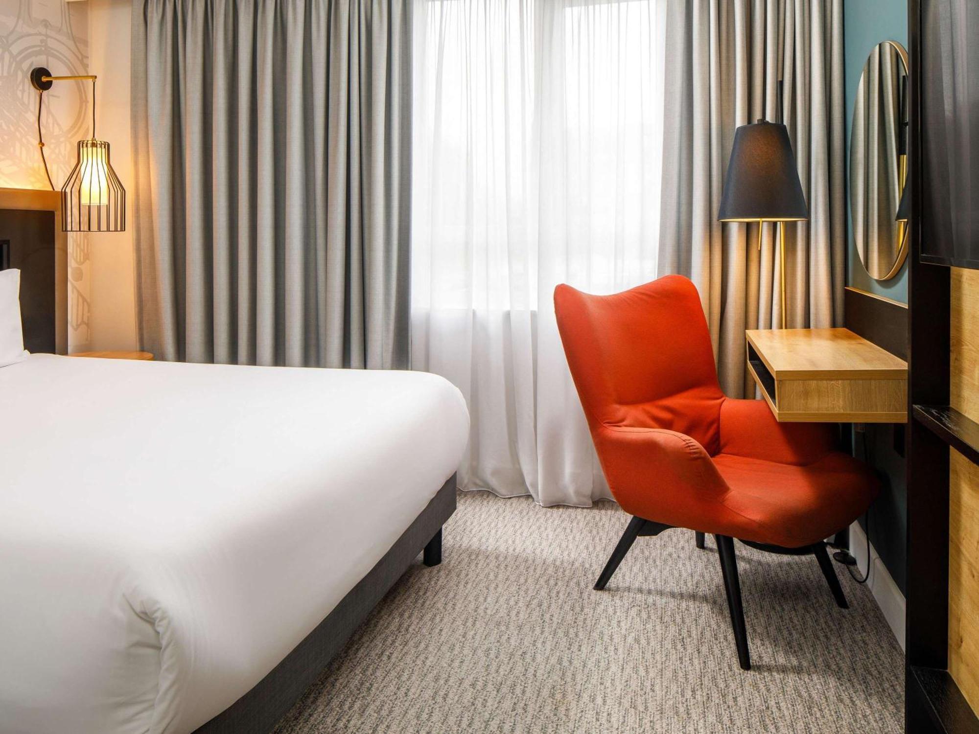 Mercure Birmingham West Hotel West Bromwich Bagian luar foto