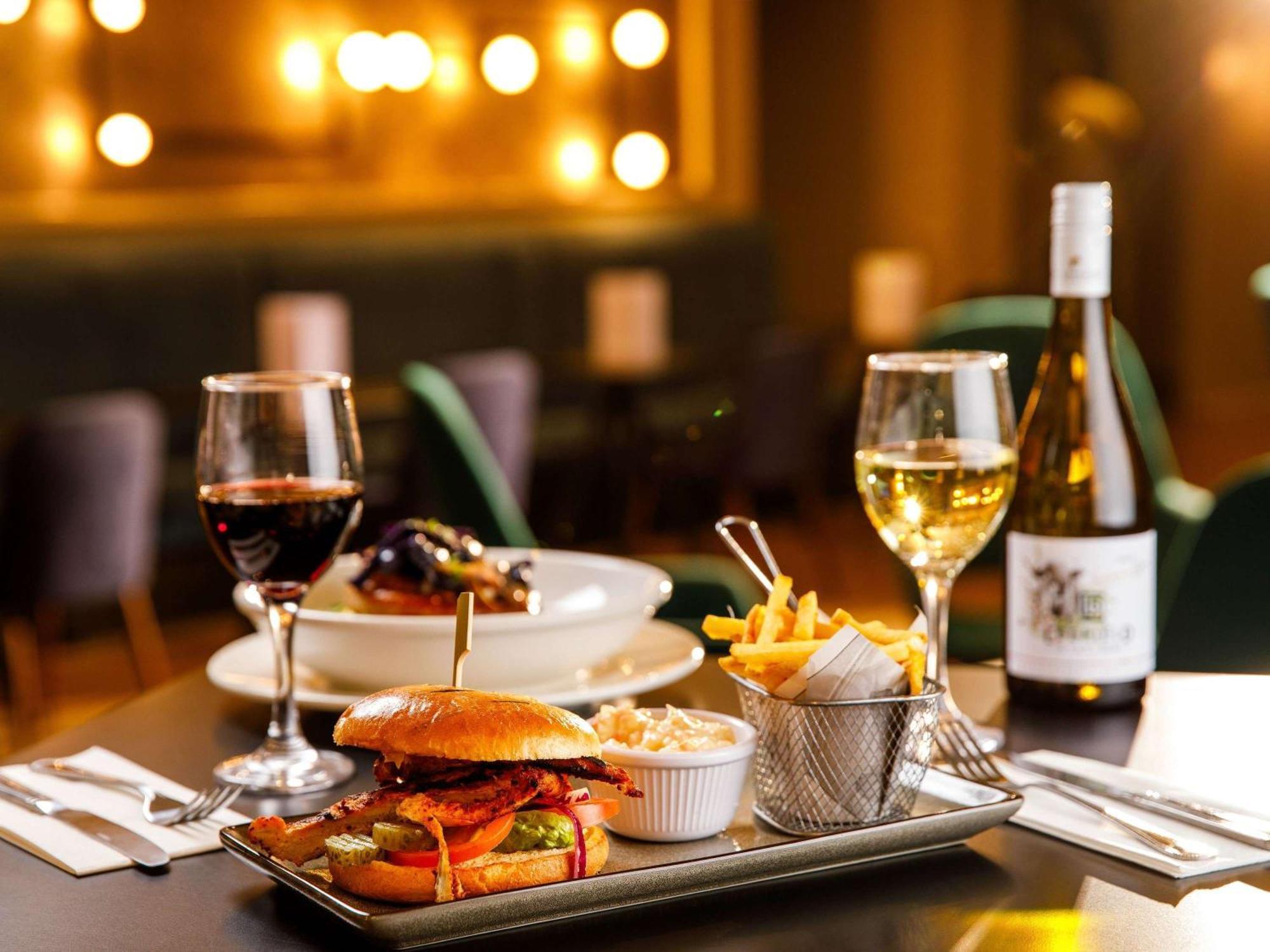 Mercure Birmingham West Hotel West Bromwich Bagian luar foto